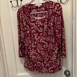 Women's Floral Crewneck Top in Burgundy and Cream